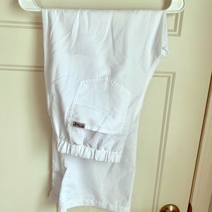 ✨ white scrub pants.